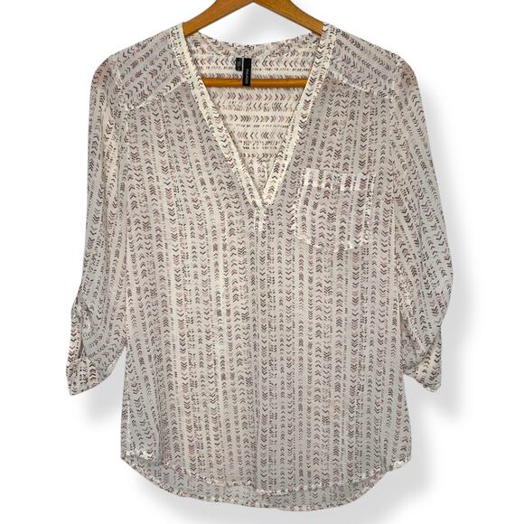 3/$20 Maurices women's cream arrow print v-neck long sleeve blouse top Small - Picture 3 of 7